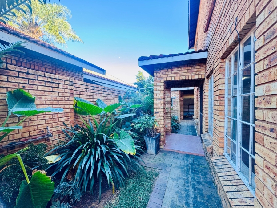 To Let 4 Bedroom Property for Rent in Bodorp North West